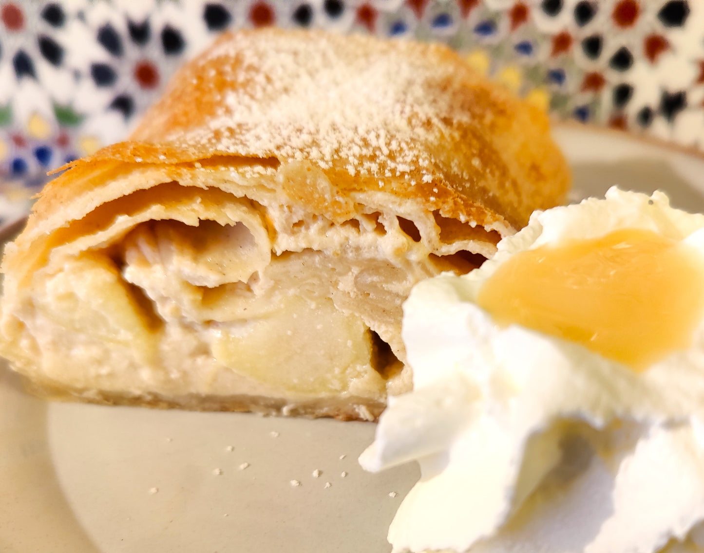 Topfen-Eierlikör-Apfel-Strudel