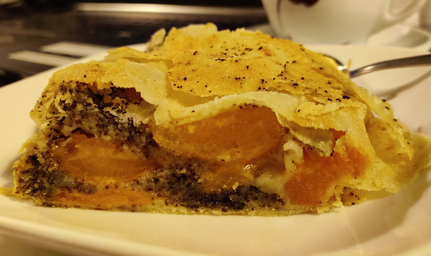 Waldviertler Marillenstrudel mit Mohn